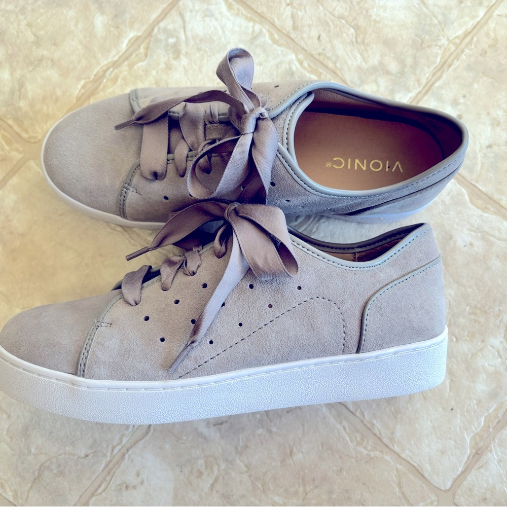 VIONIC Gray Suede Sneaker Athletic Shoes size 7 1/2